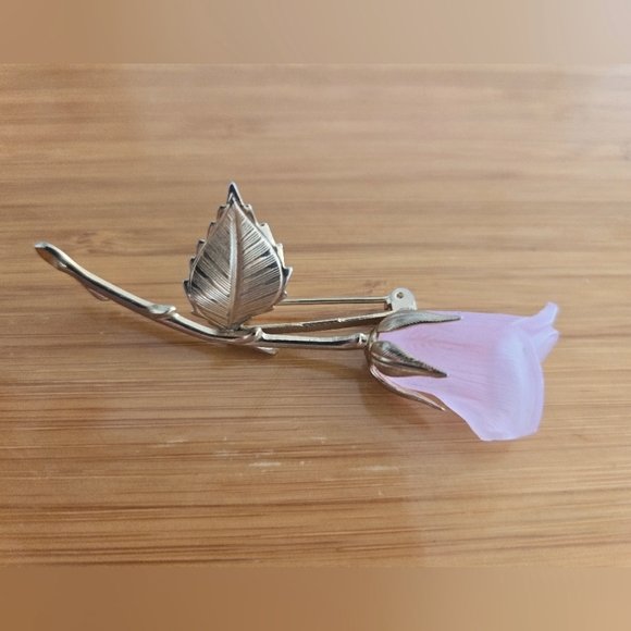 Vintage rose Bud 🌹 brooch - Picture 1 of 5